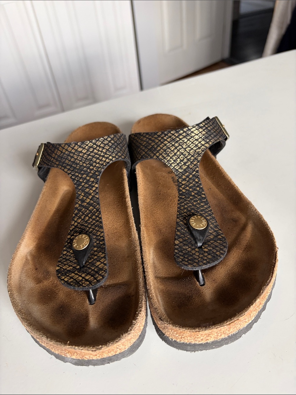 Birkenstock Gizeh-style thong sandals in Metallic Black & Gold Python Print EU 3